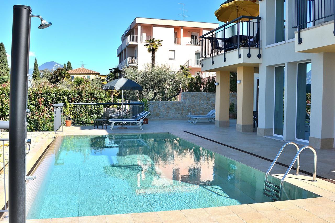 South Apartment With Pool トッリ・デル・ベーナコ エクステリア 写真